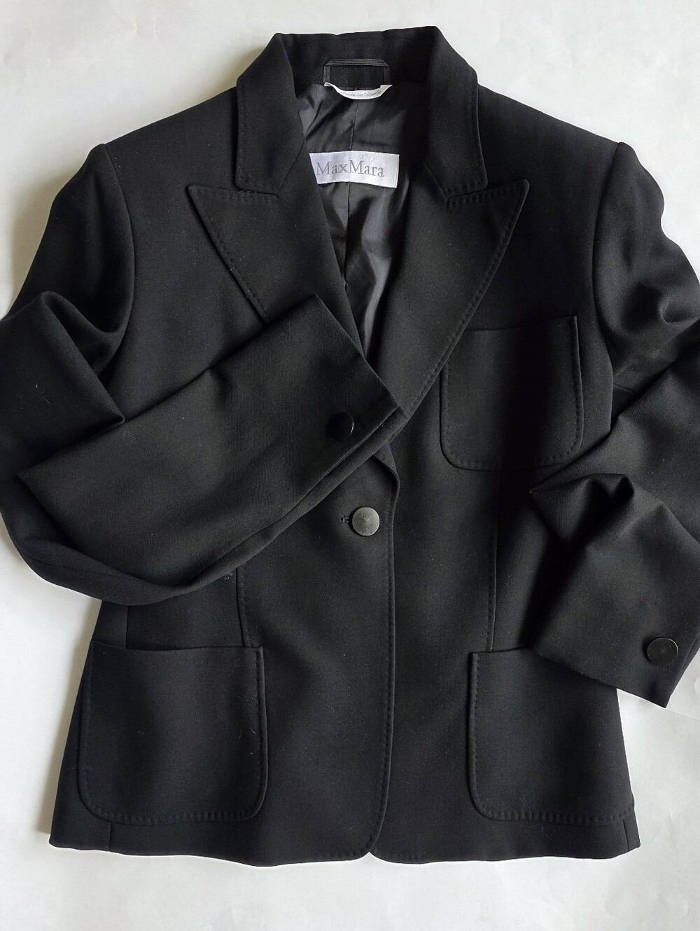 Vintage Max Mara Black Wool Blazer US 6 – Made in Italy, Peak Lapel, Back Belt